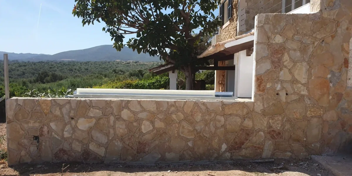 Muro de piedra exterior resistente y decorativo en construcciones y reformas Mallorca